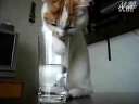 实拍口渴小猫有趣喝水.mp4