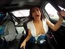 美女做赛车甩乳视频001