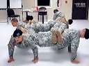 (优酷搞笑)美国大兵另类俯卧撑