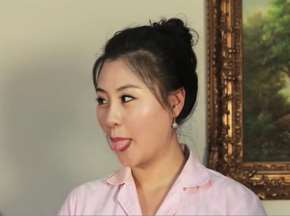 美女护士爆笑"学"擒拿