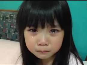爆笑老爸哄乖"爱哭妹"