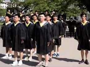 毕业典礼上最后的疯狂