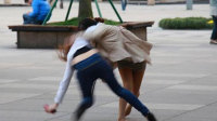 ŮԶϱ""Է߹ۿ