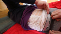 男子接电话遭城管打骨折