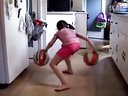 八岁女孩运球秒杀高手