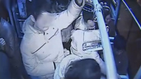 实拍针管男威胁公交司机