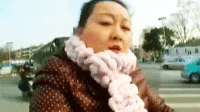 闯灯女子斥交警:穷疯了?