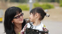 母亲带女儿辗转6省8城回家