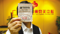 男子随手写号中1595万