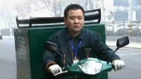 客户煤气中毒快递员踹门救