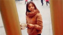 调皮老外上街给人戴帽帽