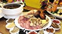 儿子饭后留老爸作抵押