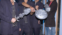 4名劫匪持平底锅入室抢劫