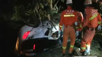 保时捷小区飙车致车毁人亡