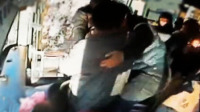公交车上演"无人驾驶"