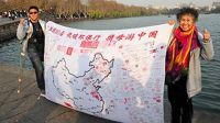 独腿小伙驾车携母游全国