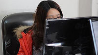 姑娘单身圣诞被留下加班