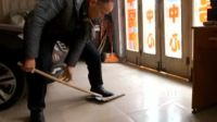 自制“老鼠拍” 灭鼠效果明显