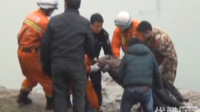 实拍跳江身亡母子互绑红绳