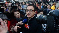 成龙自曝大陆有地遭"走后门"