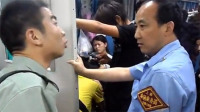 军人爆粗口被列车员说教