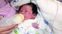 孕妇车祸腹中男婴奇迹生还