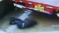 男子倒车不幸碾死父亲