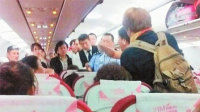 中国乘客因"吃"在航班上互殴