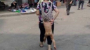 笑尿!大姐你们家孩子要掉了