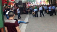 实拍广州聚众斗殴警察鸣枪