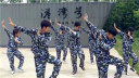 掉渣天!大学僧换装版小苹果