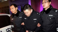 男子冒充警察骗女子同住一年