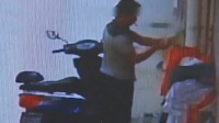 监拍猥琐男偷盗女性内衣