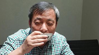 收藏家2.8亿购鸡缸杯倒茶喝
