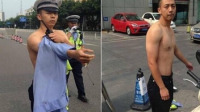四川交警脱衣骂人遭解聘