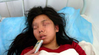 女白领家中洗澡遭邻居打昏