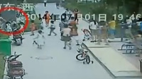 男子徒手接住8楼坠落女孩