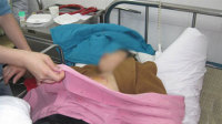 女工惨遭报复胸部被剪烂