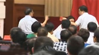 官员开会打电话当场被赶出