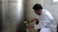 酒厂为牟利白酒里添加"伟哥"