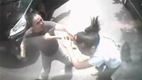 卡宴男当街暴打女司机