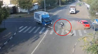 不死哥路中幸运躲过车祸
