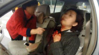 实拍女司机突遭后座女子割喉