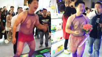 男子新婚被逼穿情趣内衣游街