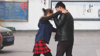 男子送女友丰胸礼遭掌掴