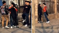 女子被男子打后反保护他