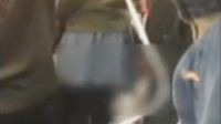 实拍猥琐男地铁上摸短裙女郎