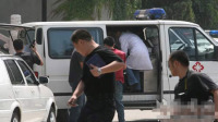 男子持刀"劫持"急救车半小时