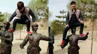 男子坐女红军雕像头顶上拍照