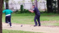 实拍白人警察8枪击杀黑人
